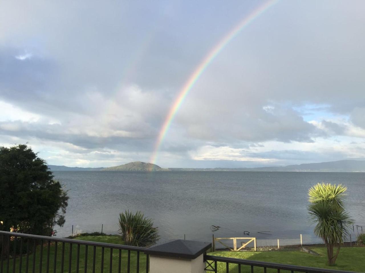 Super Lake Edge Lodge Rotorua Exterior photo